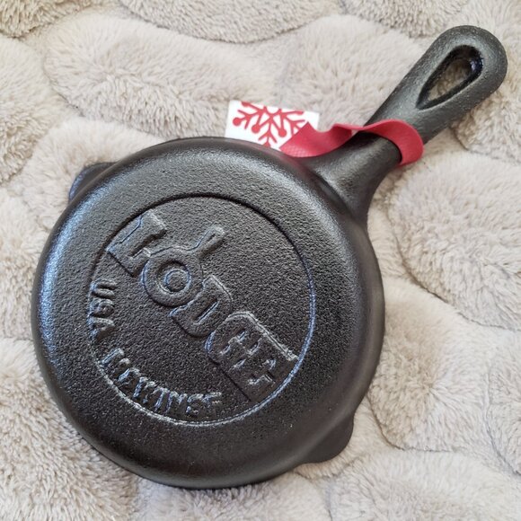Lodge Cast Iron 2017 Holiday Mini Skillet - Picture 3 of 3